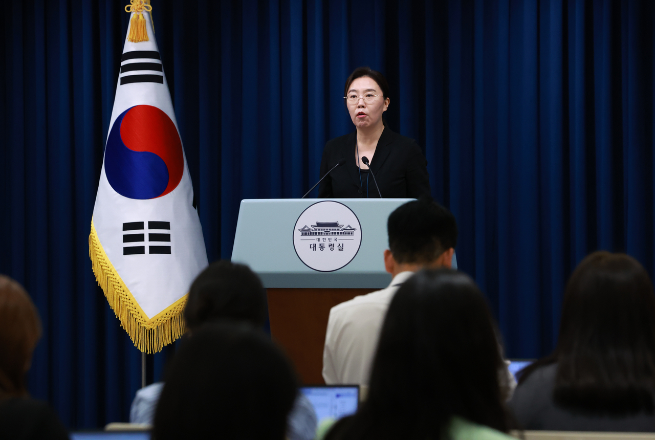 강유정 토토사이트 더베이실 대변인이 24일 서울 용산 토토사이트 더베이실 청사에서 현안 브리핑을 하고 있다. [연합]