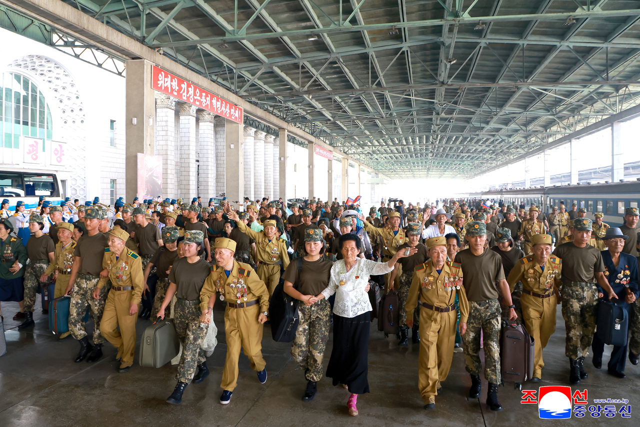 This file photo, carried by North Korea's official Korean Central News Agency on  Saturday, shows participants arriving in Pyongyang to attend a celebratory event to mark the 72nd anniversary of the signing of the armistice that ended the 1950-53 Korean War on July 27.  (Yonhap)