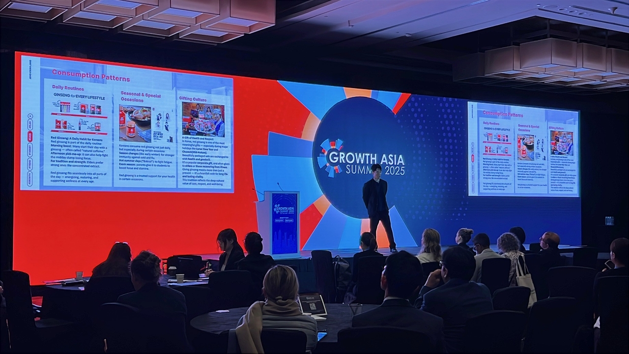 An official from KGC gives a presentation on Korean red ginseng at the Growth Asia Summit 2025 held in Marina Bay Sands, Singapore, from July 15 to 17. (KGC)