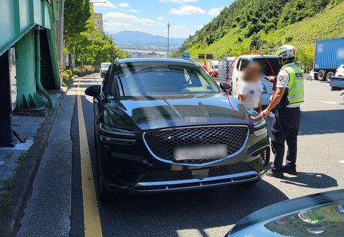 A female livestreamer, who allegedly broadcasted herself while driving under the influence of alcohol, undergoes a breathalyzer test. (Busan Metropolitan Police)