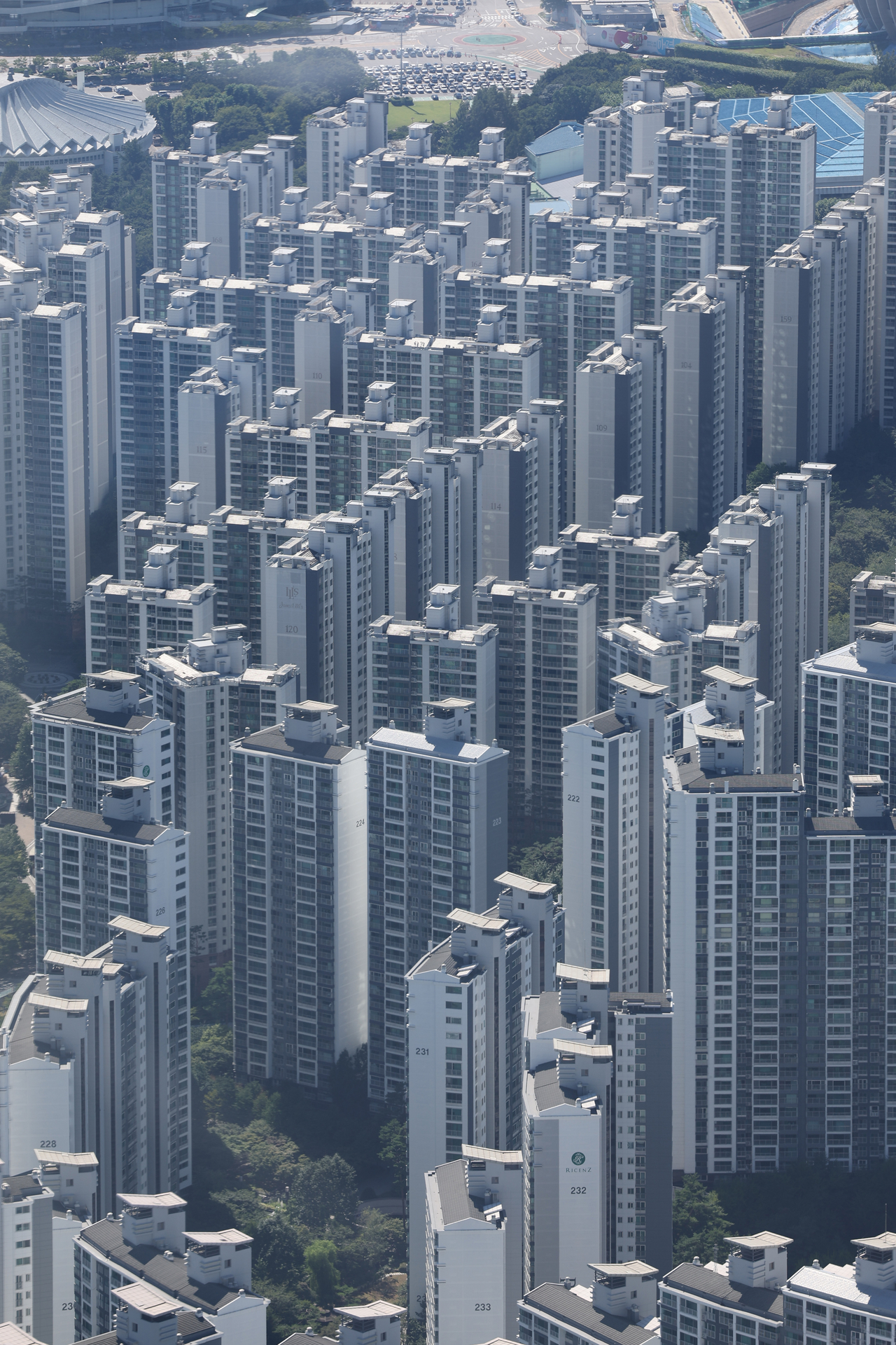 Apartments in sourther Seoul. (Yonhap)