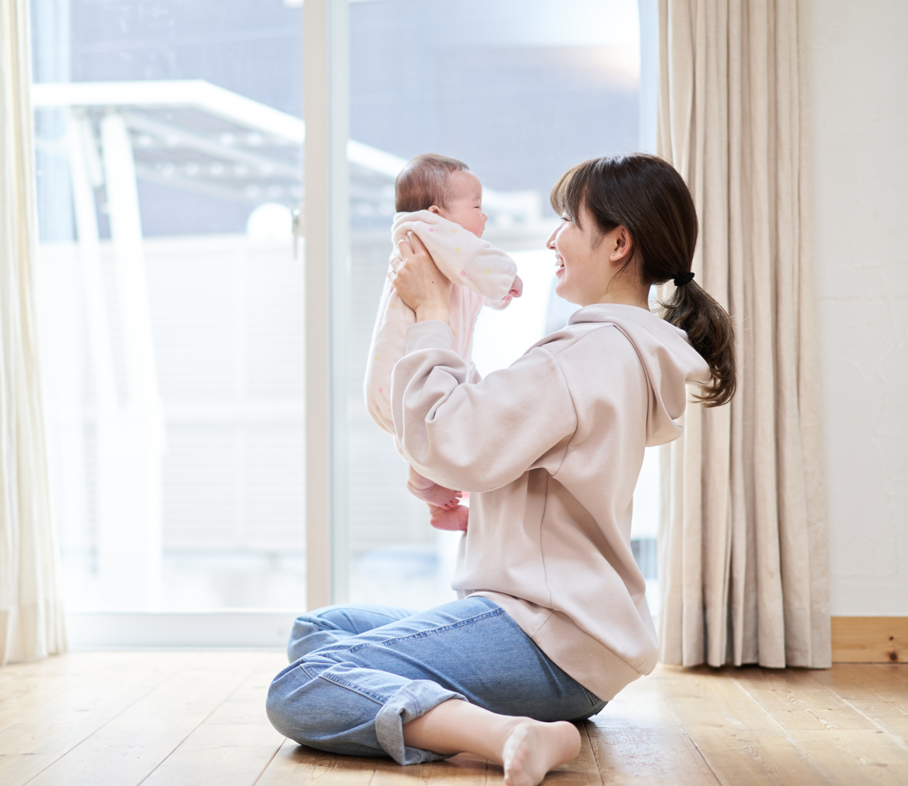 A woman holds her child. (123rf)