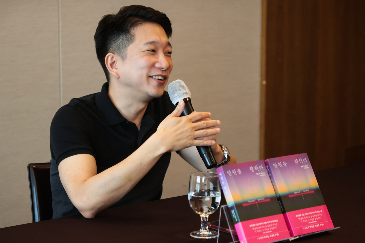 Anton Hur speaks during a press conference for the release of the Korean edition of his debut novel, "Toward Eternity," in Seoul on Monday. (Yonhap)