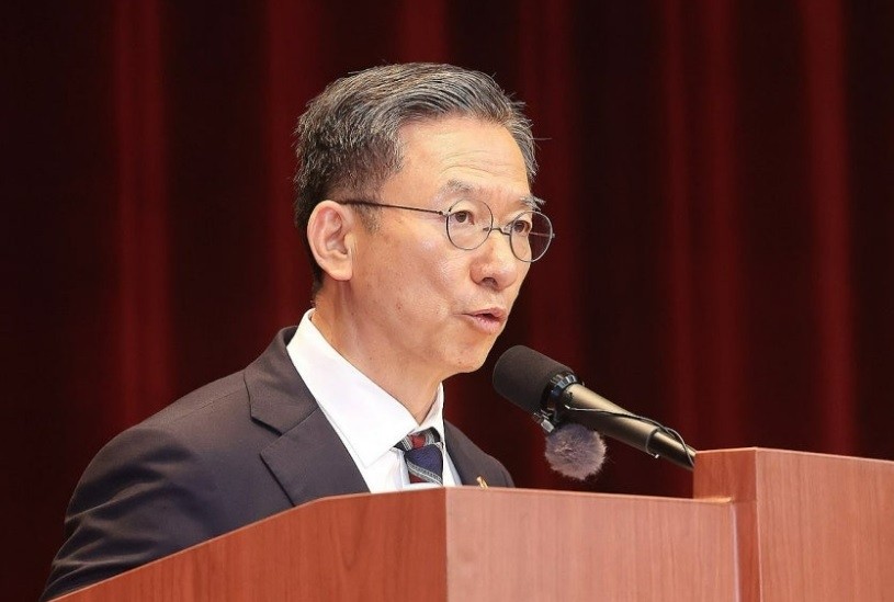 檢고위급 취임날 작심발언…정성호 법무 “공직자·기업인 과잉수사 자제하라”[세상&]