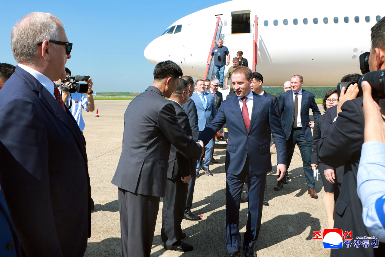 Russia's Natural Resources Minister Alexander Kozlov arrives at Pyongyang International Airport on Monday. (Yonhap)