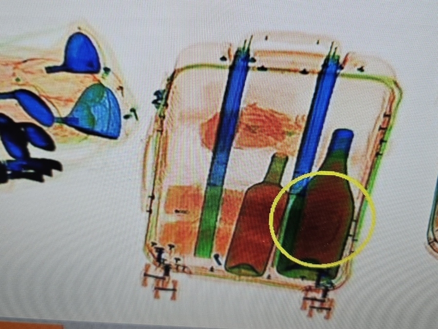 A liquefied narcotic substance inside a wine bottle, detected by X-ray (Korea Customs Service)