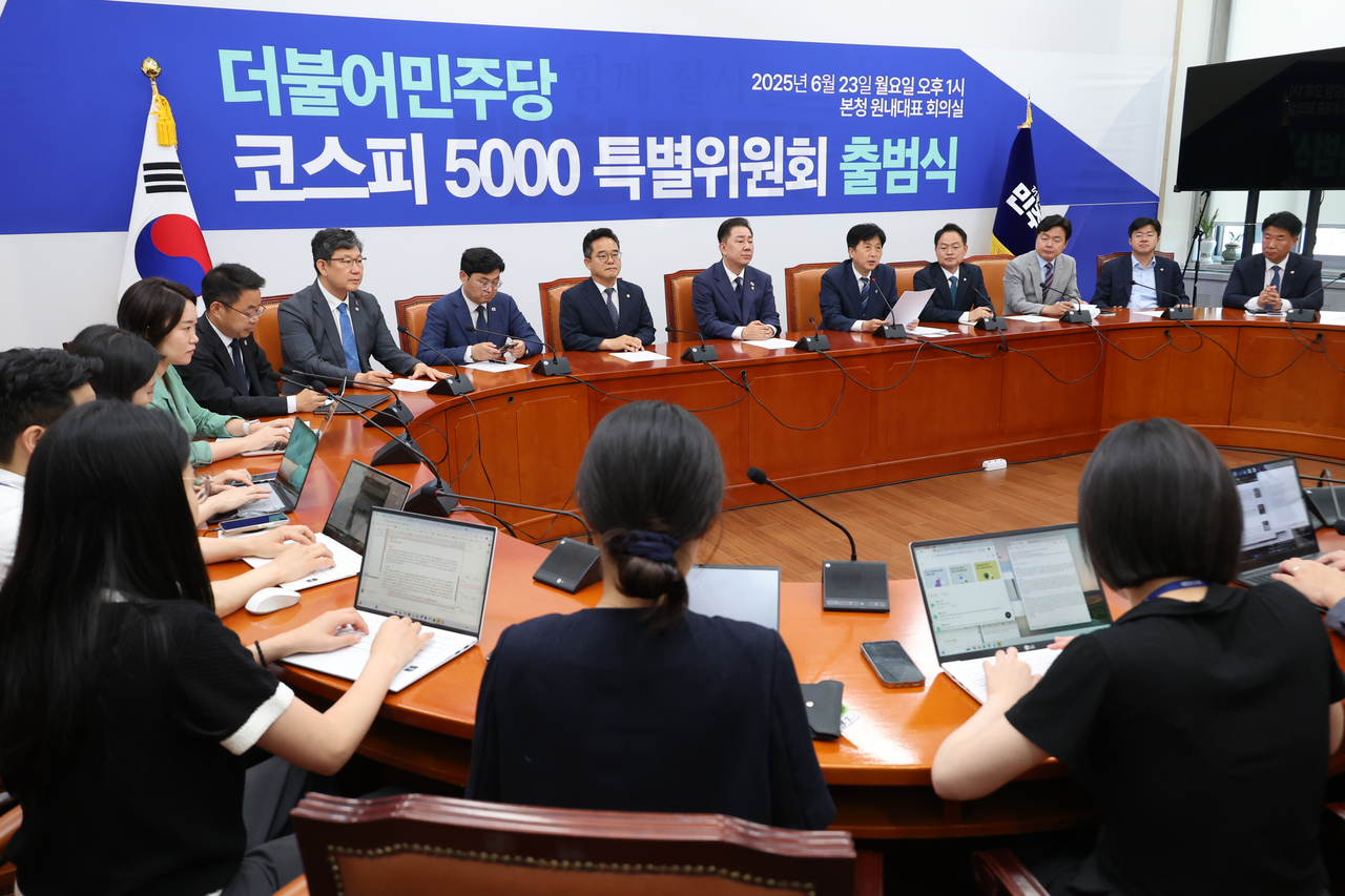 지난달 23일 서울 여의도 국회에서 열린 더불어민주당 코스피 5000 특별위원회 출범식에서 오기형 위원장이 발언하고 있다. [연합]