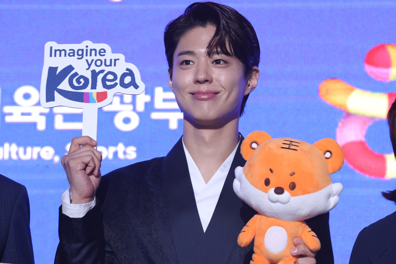 South Korean actor Park Bo-gum poses for a photo during a ceremony in Seoul on Tuesday, to mark his appointment as an honorary ambassador to promote visits to South Korea. (Yonhap)