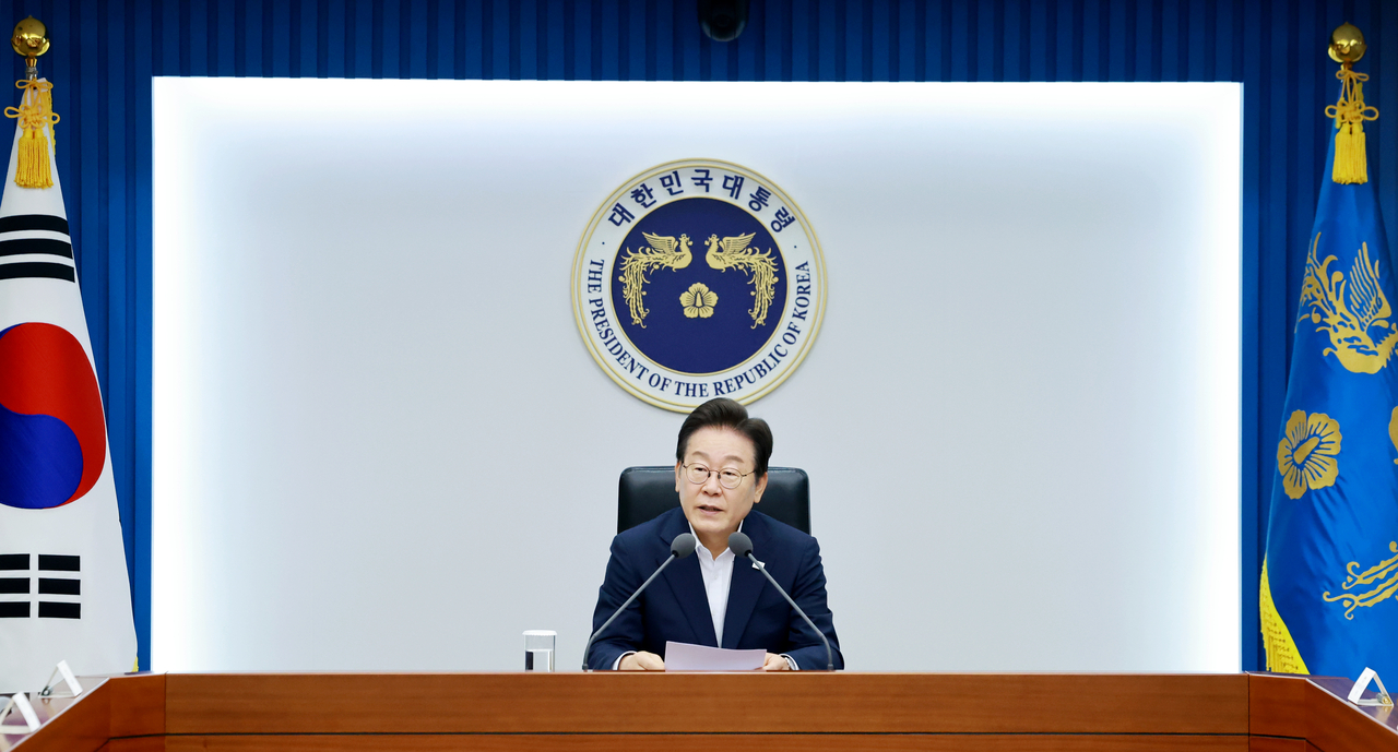 President Lee Jae-myung Addresses Economic Concerns at Emergency Task Force Meeting