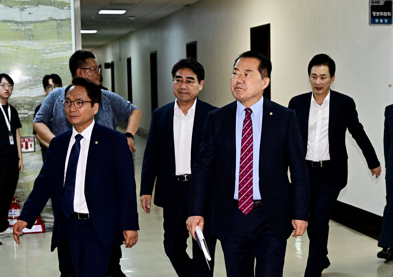 Members of the National Assembly's intelligence committee enter a room for a closed-door briefing by the National Intelligence Service on recent developments related to North Korea, in Seoul on Wednesday. (Yonhap)