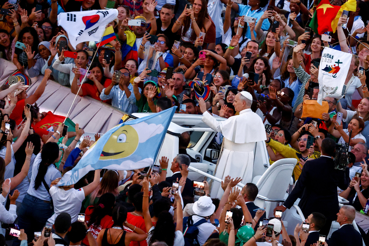 Pope Leo XIV greets people from a vehicle, on the day of the welcome Mass of the Jubilee of Youth in St. Peter's Square at the Vatican on Tuesday.   Reuters-Yonhap