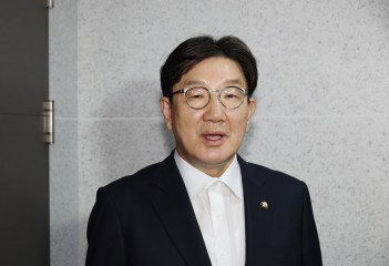 권성동 “안철수, 특검 문자 1통 받았다고 호들갑…여의도 대표 하남자”