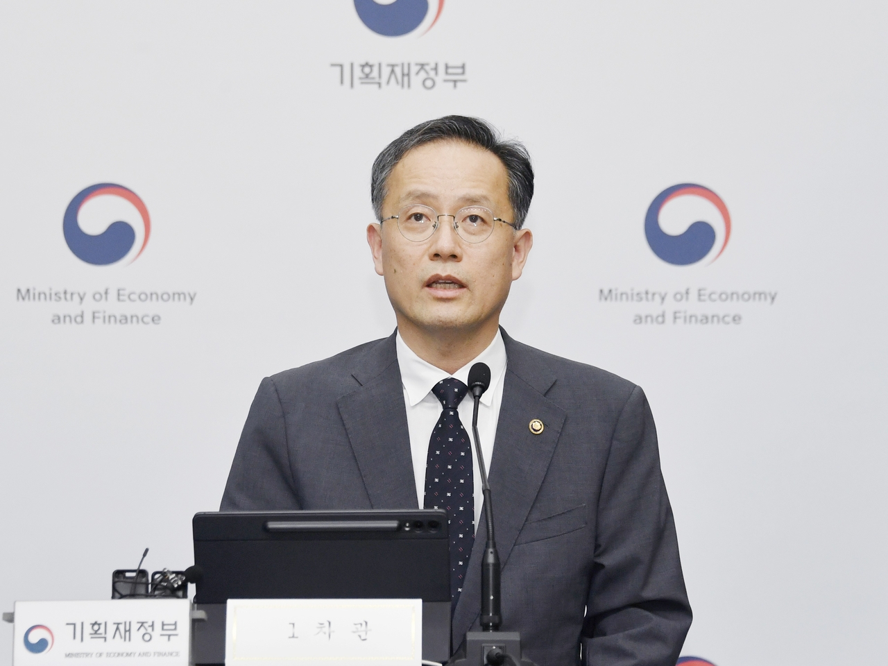 First Vice Finance Minister Lee Hyoung-il speaks to the press during a briefing held at the Sejong government complex on Tuesday. (Ministry of Economy and Finance)