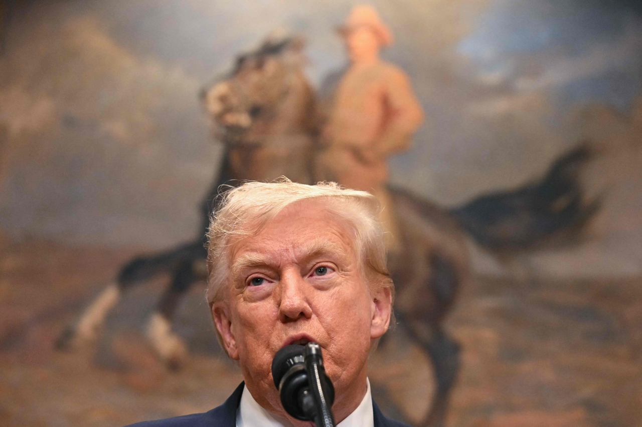 US President Donald Trump speaks before signing the VA Home Loan Program Reform Act in the Roosevelt Room of the White House in Washington, DC, on Wednesday. (AFP via Yonhap)
