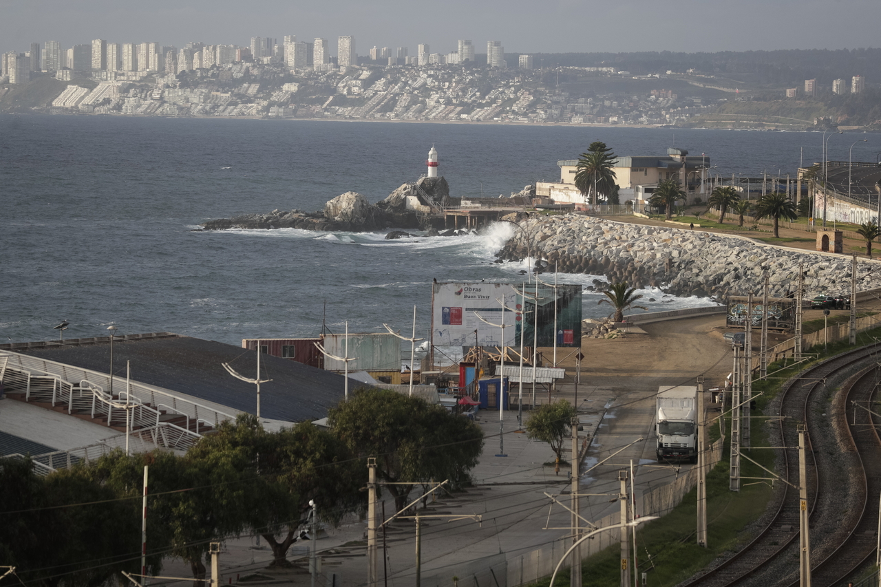 View of the coast during a tsunami warning in Valparaiso, Chile, Wednesday. (EPA-Yonhap)