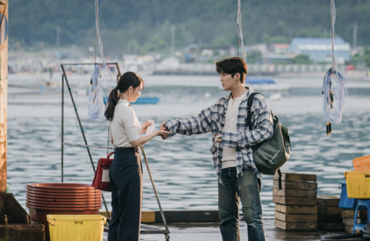 “Hometown Cha-Cha-Cha," starring Shin Min-a (left) and Kim Seon-ho (tvN)