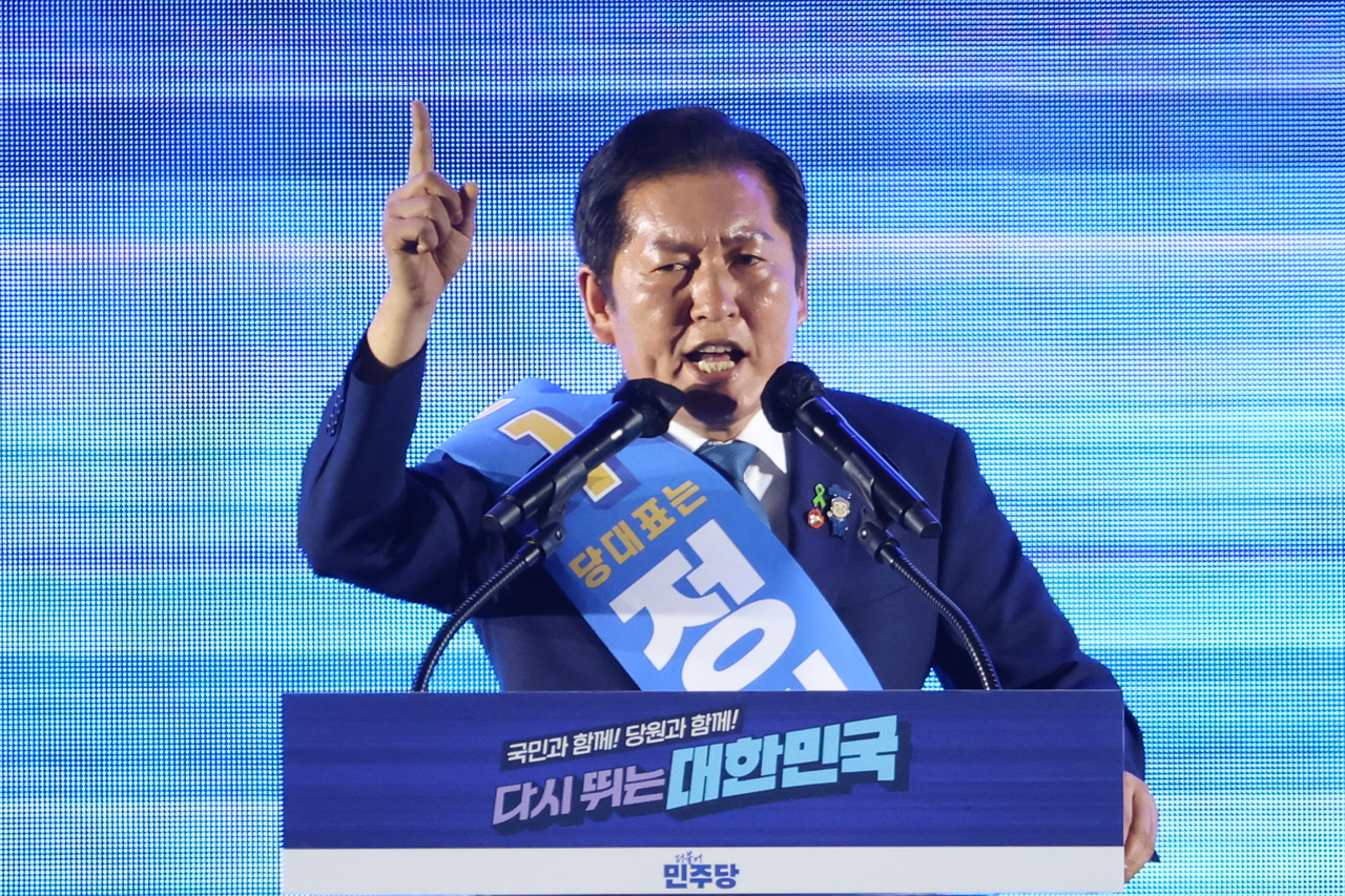 더불어민주당 정청래 당대표 후보가 2일 고양 킨텍스에서 열린 전국당원대회에서 정견발표를 하고 있다. [연합]