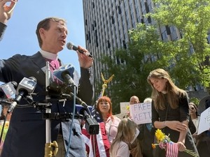 Daughter of Korean priest detained by ICE after visa hearing