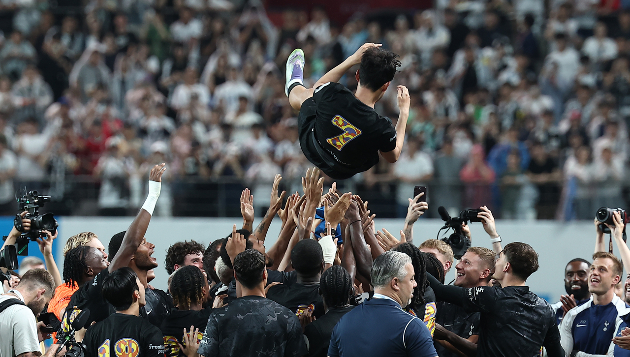 Son Heung-min, who has announced his departure from Tottenham Hotspur this summer, is tossed into the air by his teammates after a friendly match against Newcastle United at Seoul World Cup Stadium on Sunday in Seoul, part of the 2025 Coupang Play Series. (Yonhap)
