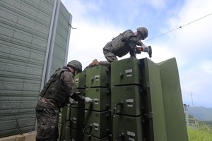 South Korea begins dismantling border loudspeakers to ease tensions with the North
