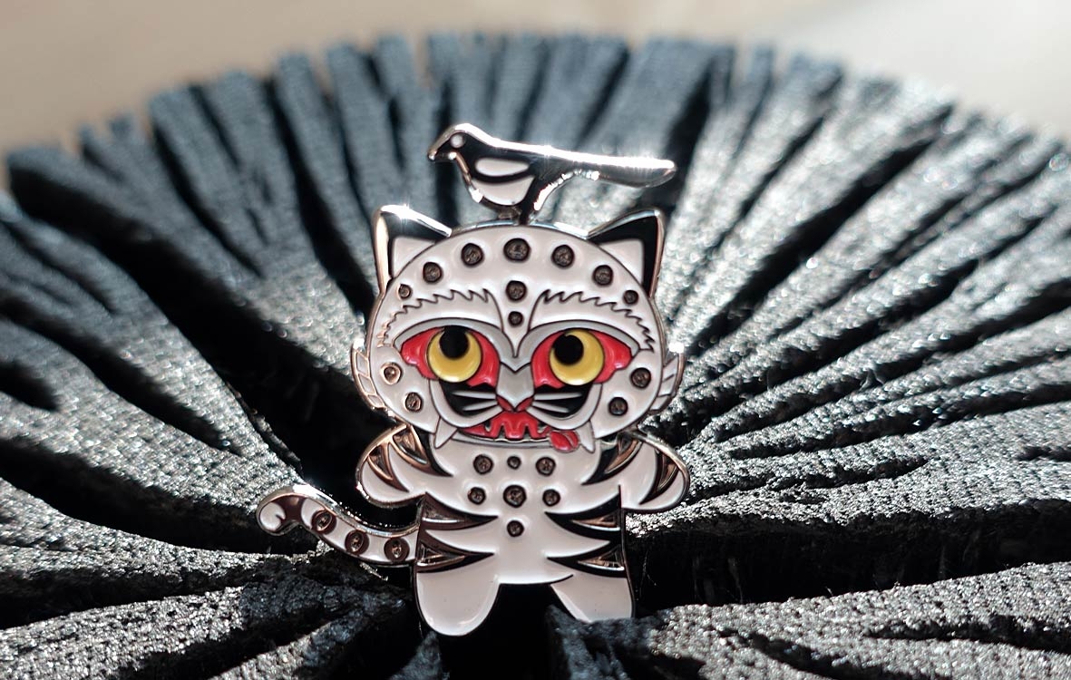 A magpie and tiger badge is inspired by the traditional folk art style of jakhodo. (National Museum of Korea)