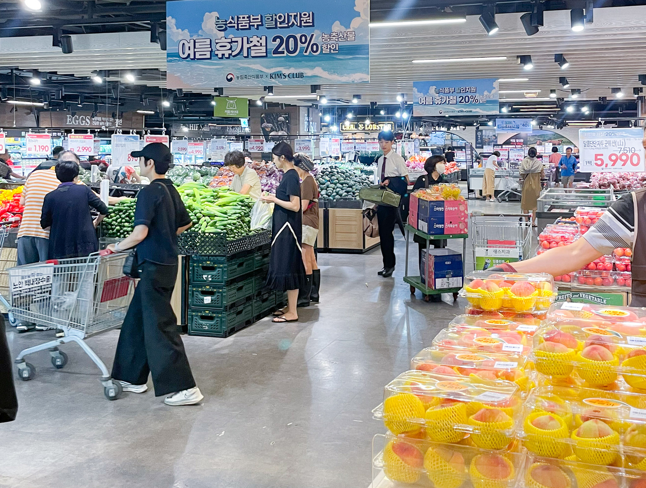 A retail store participating in the agricultural and livestock product discount program (aT)