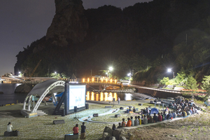 울릉·섬·그리고 회복... '우리나라 가장 동쪽 영화제' 울릉 현포항서... - 뉴스 썸네일 이미지