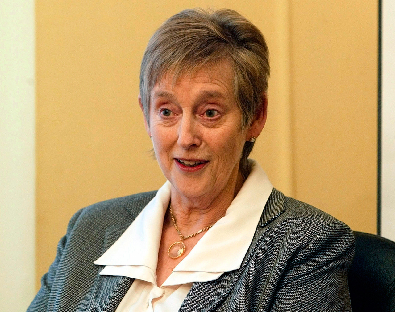 Stella Rimington, former head of British Intelligence service MI5, in London, Dec. 14, 2004 (AP-Yonhap)
