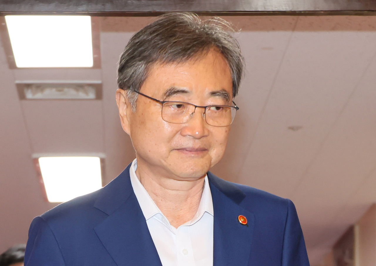 Foreign Minister Cho Hyun attends a Cabinet meeting in the Government Complex Seoul on Tuesday. (Yonhap)