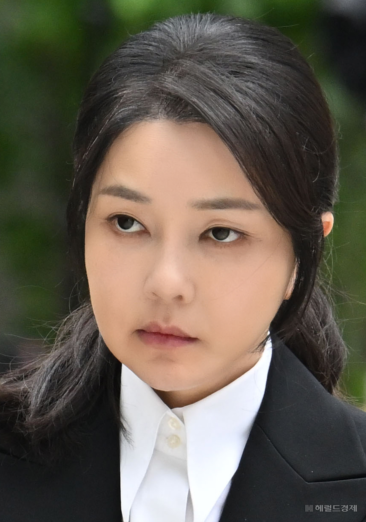 윤석열 전 대통령 부인 김건희 여사가 6일 오전 서울 종로구 민중기 특검 사무실에 조사받기 위해 피의자 신분으로 출석하고 있다. 임세준 토토사이트 토토나라