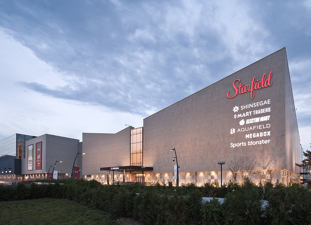Starfield Hanam is a large-scale shopping and lifestyle complex operated by Shinsegae Group in Hanam, just east of Seoul. (Shinsegae Group)