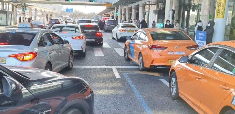 Taxis wait at Incheon Airport (Courtesy of Seoul Metropolitan Government)