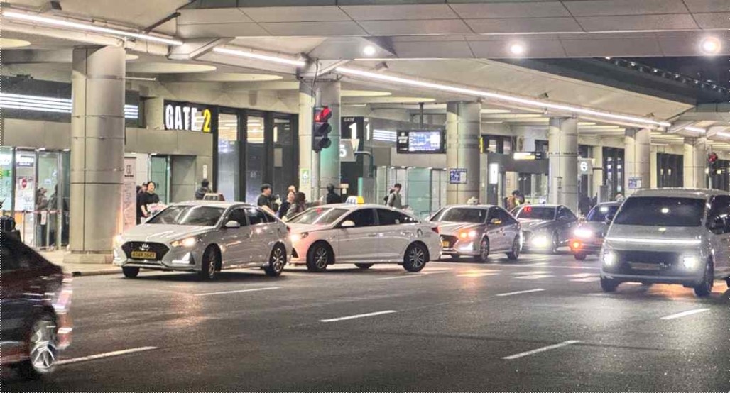 Taxis wait at Incheon Airport (Courtesy of Seoul Metropolitan Government)