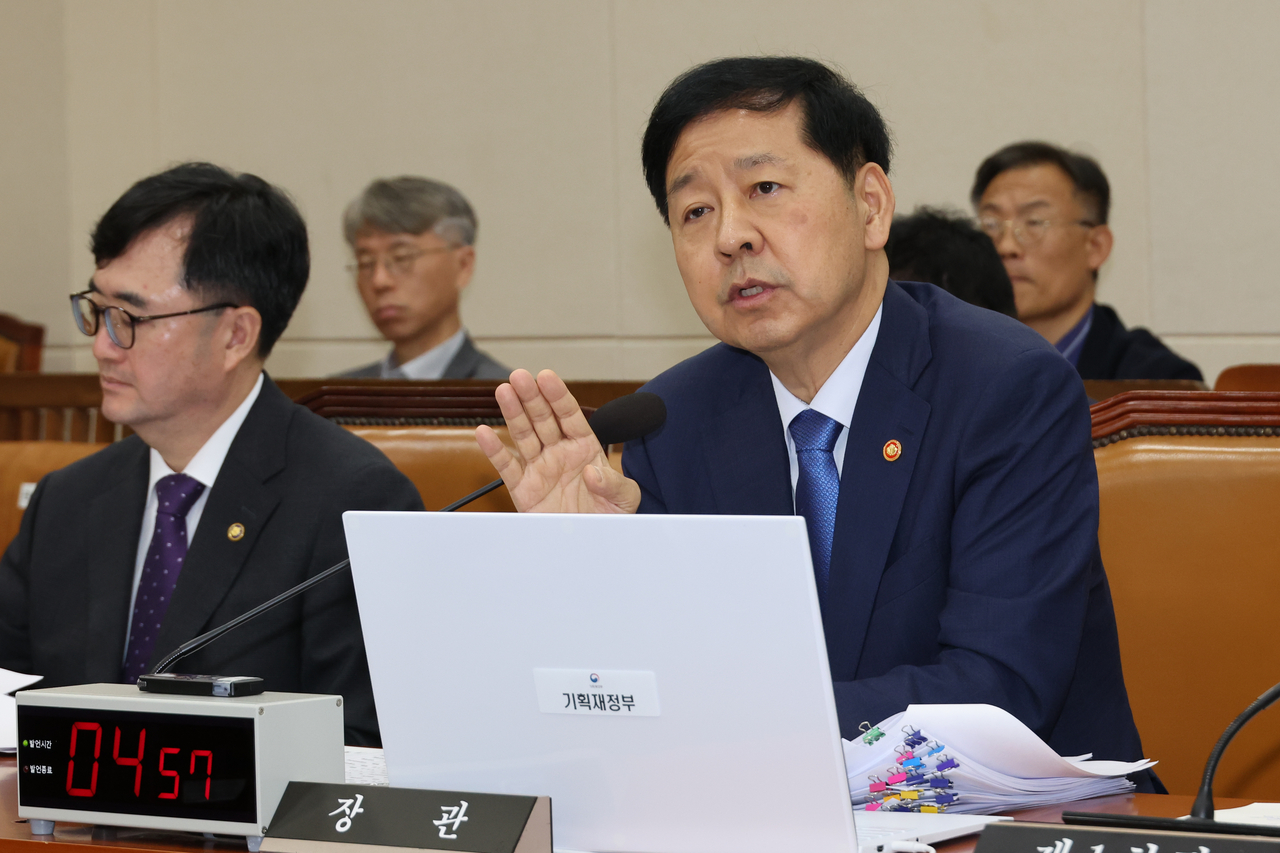구윤철 부총리 겸 기획재정부 장관이 6일 국회 기획재정위원회 전체회의에 참석했다. [연합]