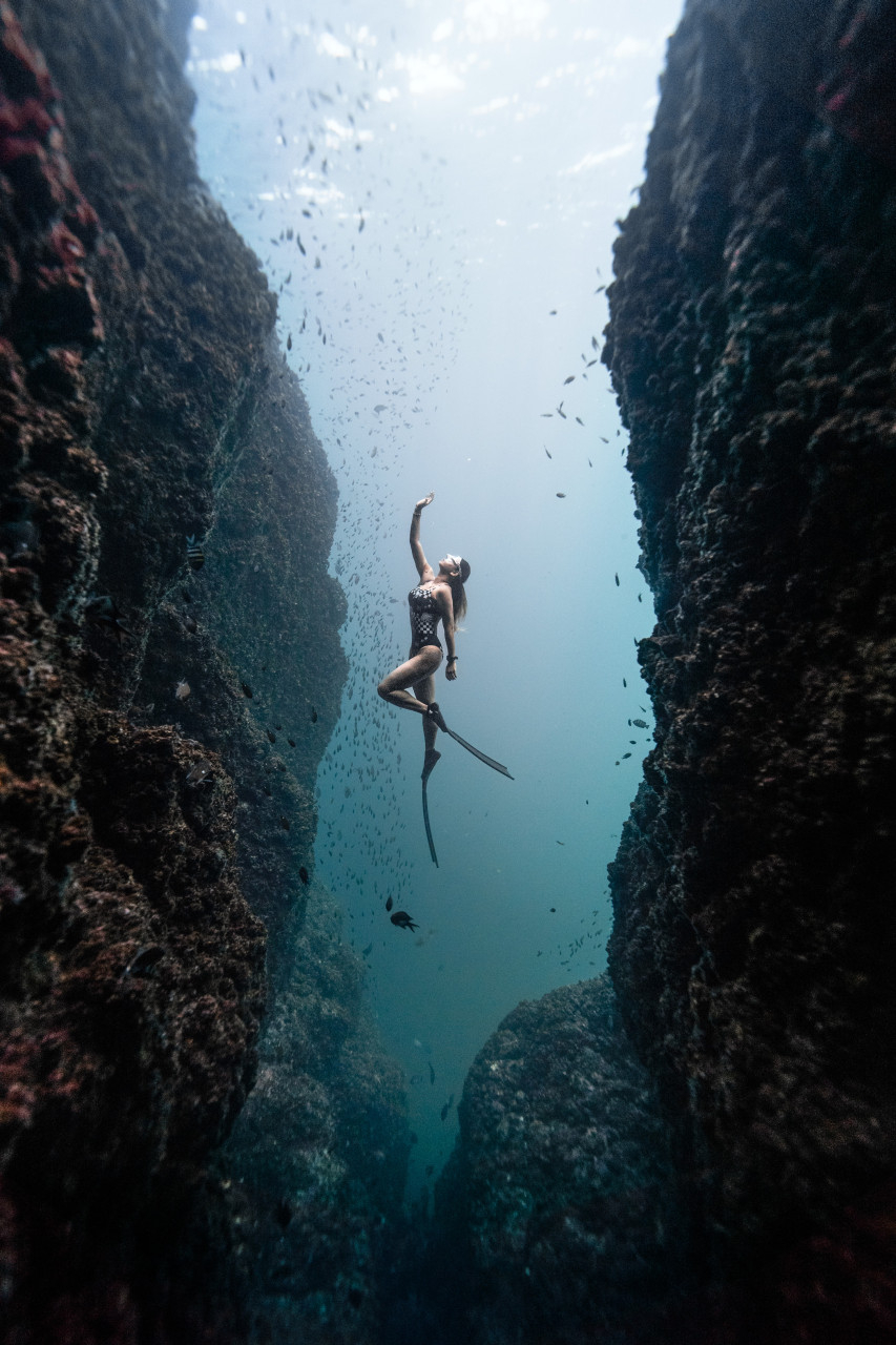 Free diving in waters off Ulleungdo (Calm in Blue)