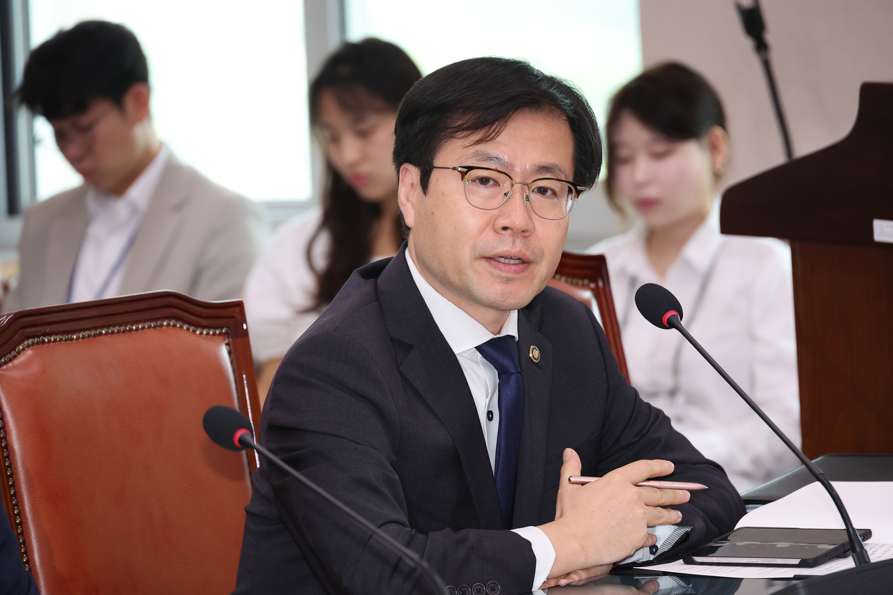 Trade Minister Yeo Han-koo speaks at a parliamentary session at the National Assembly in western Seoul on Wednesday. (Yonhap)