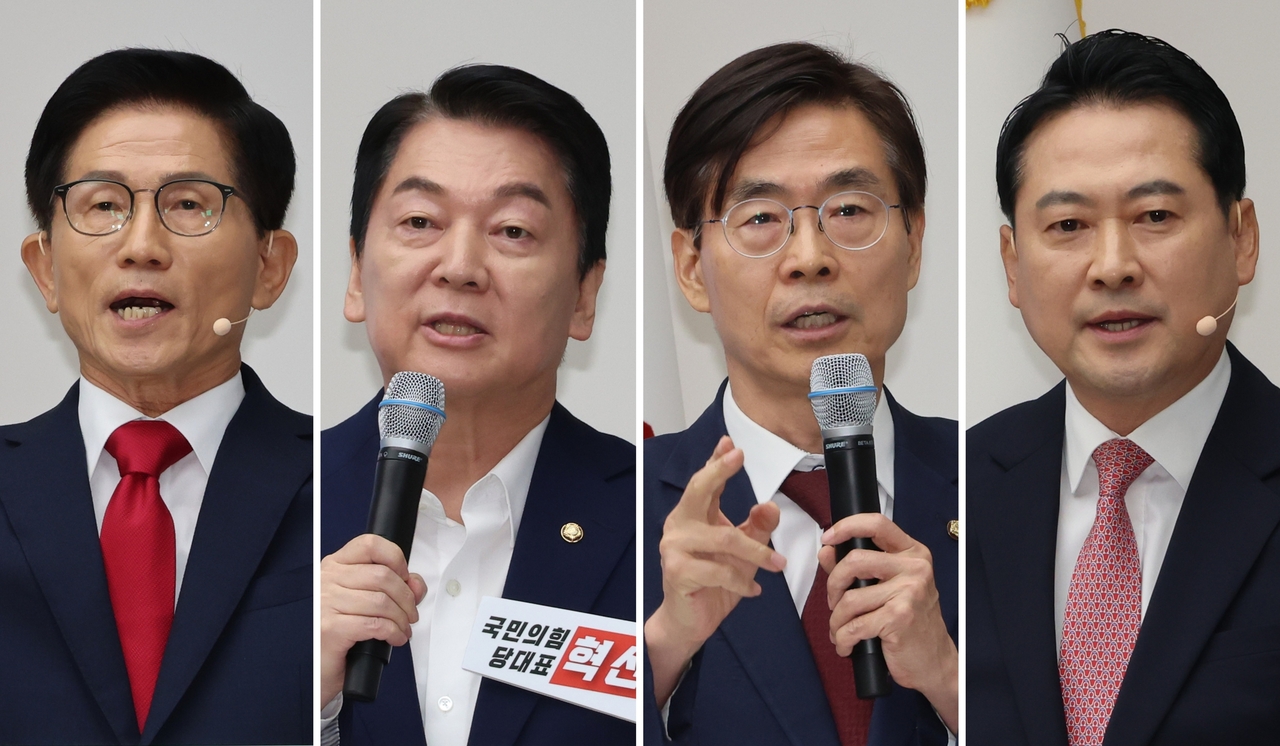 From left: People Power Party leadership candidates Kim Moon-soo, a former labor minister and presidential contender, and Reps. Ahn Cheol-soo, Cho Kyoung-tae and Jang Dong-hyeok (Yonhap)