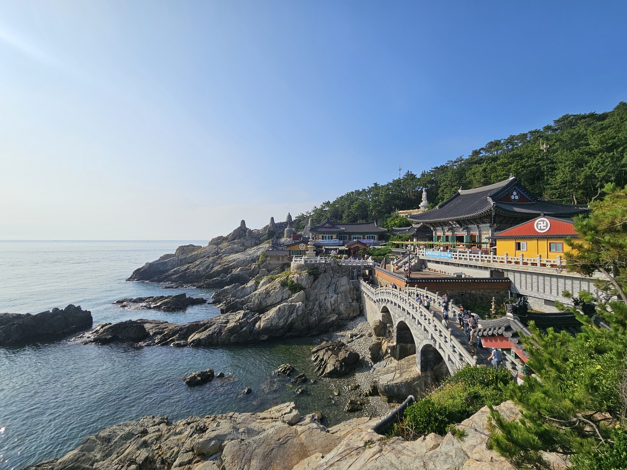 Haedong Yonggungsa, a Buddhist temple in Busan by  the sea, is seen on Saturday. (Park Yuna/The Korea Herald)