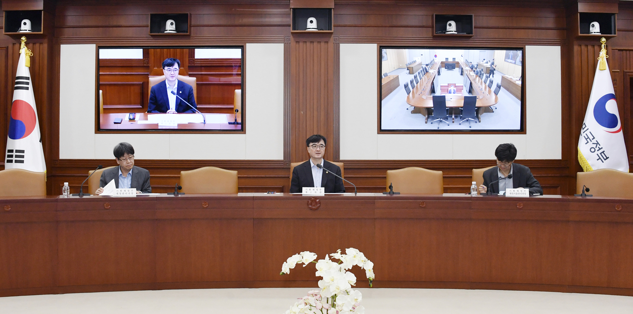 임기근 기획재정부 차관이 7일 서울 종로구 정부서울청사에서 열린 ‘제21차 재정집행 점검회의’를 주재하고 있다. [연합]
