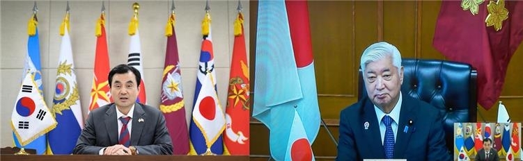 Defense Minister Ahn Gyu-back (left) and his Japanese counterpart, Gen Nakatani, hold a phone conversation via teleconference on Thursday. (Korean Defense Minister Ahn Gyu-back's office)