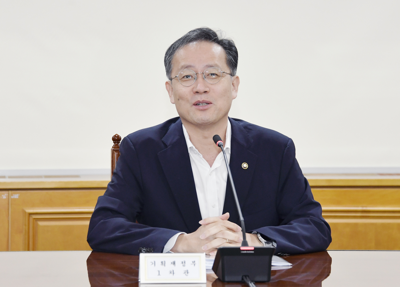 이형일 기획재정부 차관이 8일 서울 중구 은행회관에서 열린 ‘시장상황점검회의’를 주재하고 있다.  [기획재정부 제공]