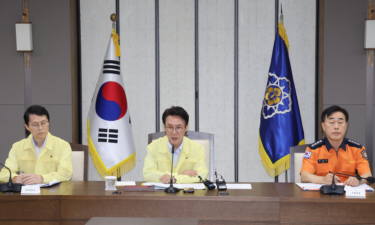 김민석 국무총리가 8일 정부세종청사 총리실 영상회의실에서 열린 국가토토사이트추천대책위원회 회의에서 발언하고 있다. [연합]