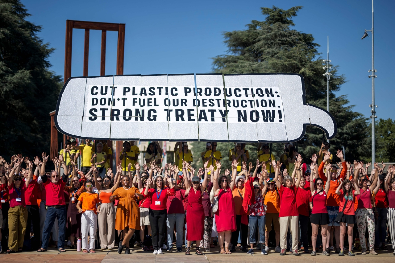 Activists stage a demonstration in front of the United Nations Offices in Geneva on Monday on the eve of the INC-5.2, slated to take place until August 14. (AFP via Yonhap)