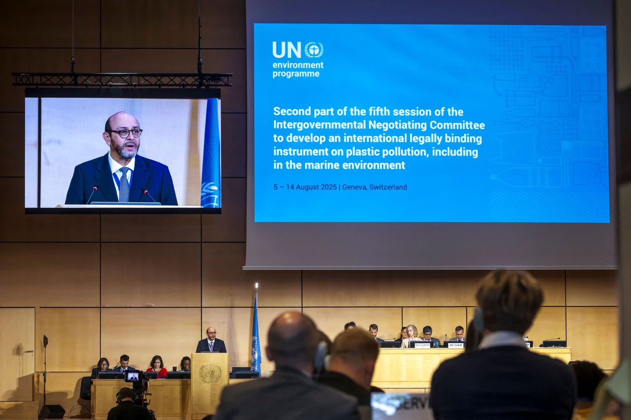 INC-5.2 Chair Luis Vayas Valdivieso is displayed on a screen as he delivers a speech during the plastics treaty negotiations at the United Nations Offices in Geneva on Tuesday. (AFP via Yonhap)