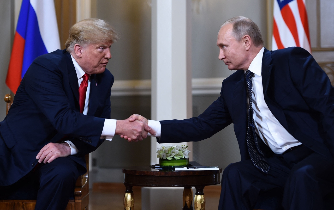 Russian President Vladimir Putin (right) and US President Donald Trump shake hands before a meeting in Helsinki on July 16, 2018. (AFP-Yonhap)