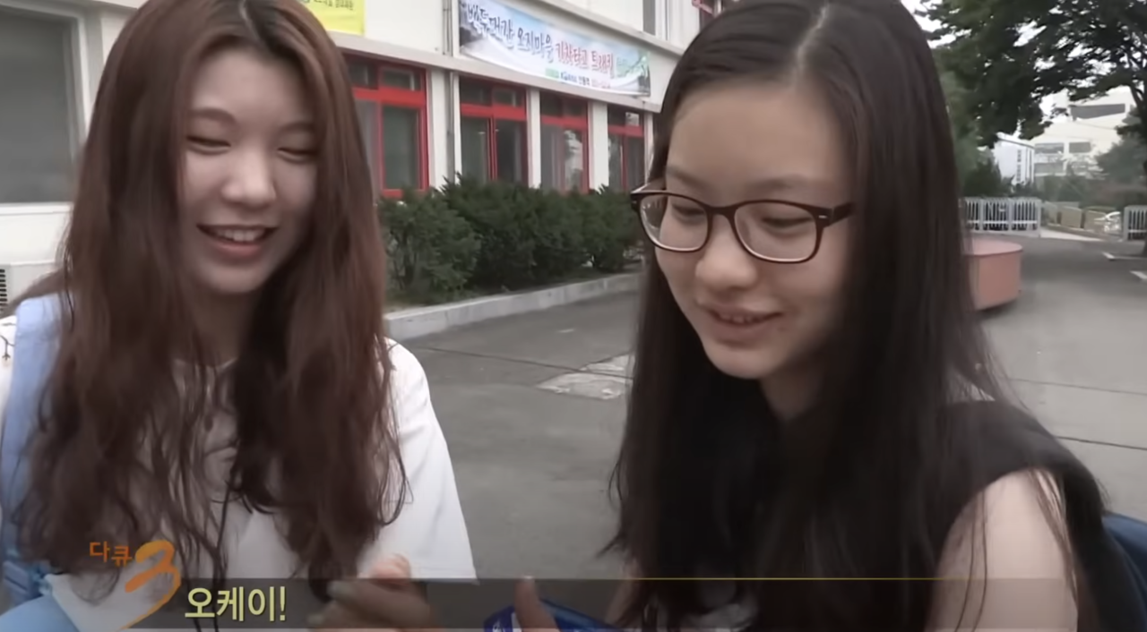 Two female students make a pact with the camera director to return to Andong Station ten years later. (Screenshot from KBS Documentary's official YouTube channel)
