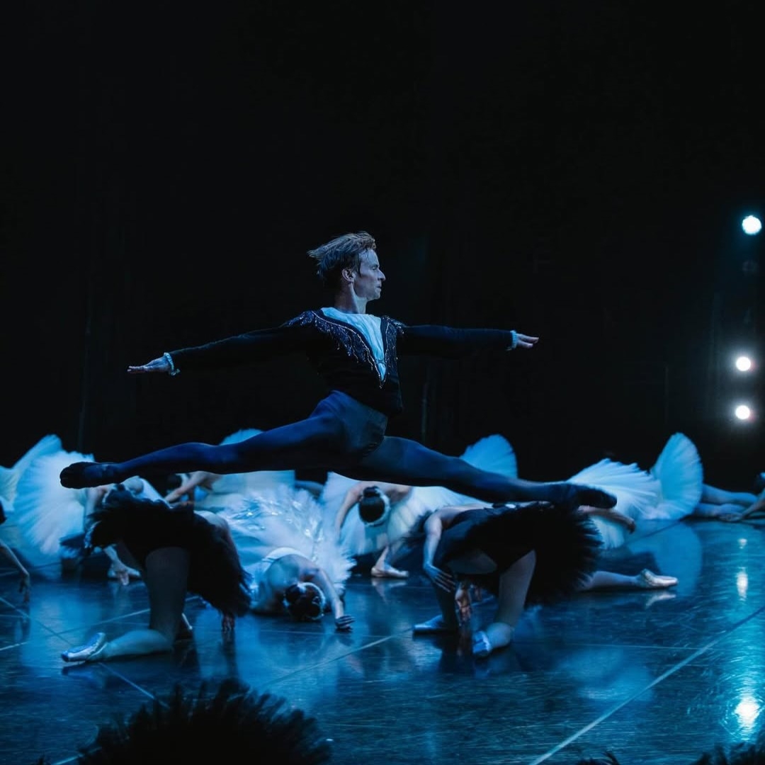 Daniil Simkin rehearses a scene from "Swan Lake. (Kim Lyeo-won/Universal Ballet)