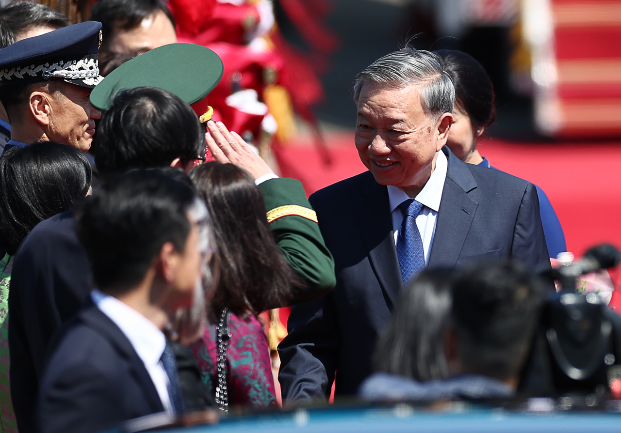 General Secretary of Vietnam's Communist Party, To Lam arrives at Seoul Air Base in Gyeonggi Province on Sunday. Yonhap