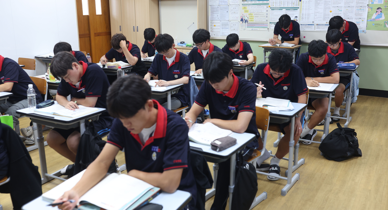 Ahead of Suneung, which takes place on Nov. 13, 2025, senior students at Changwonmunseong High School in Changwon, South Gyeongsang Province, are studying on August 5. (Yonhap)