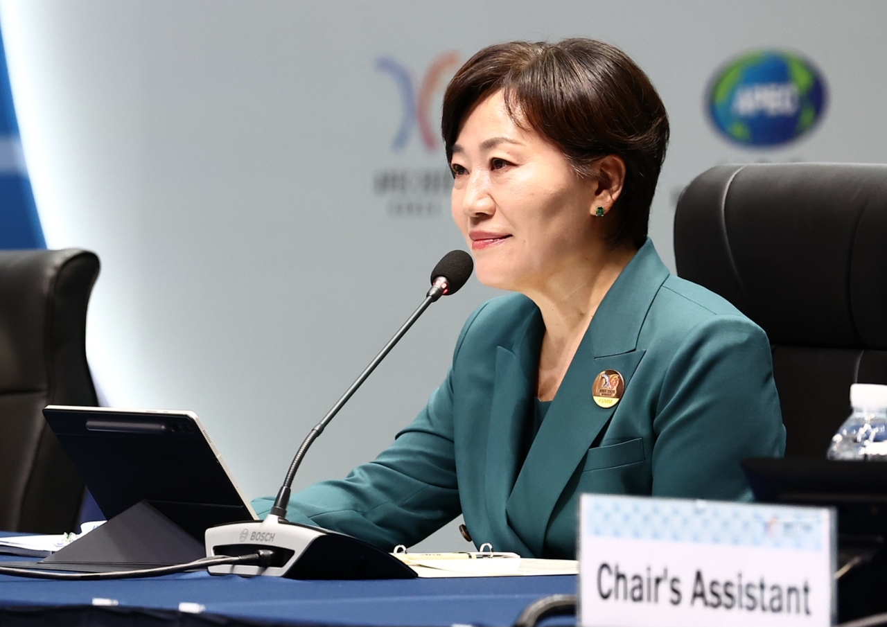 농림축산식품부는 10일 인천 송도에서 열린 아시아태평양경제협력체(APEC) 식량안보 장관회의에서 21개 회원경제체가 농식품 혁신을 위한 장관선언문을 채택했다고 밝혔다. 사진은 이날 열린 APEC 식량안보 장관회의 모습. [연합]